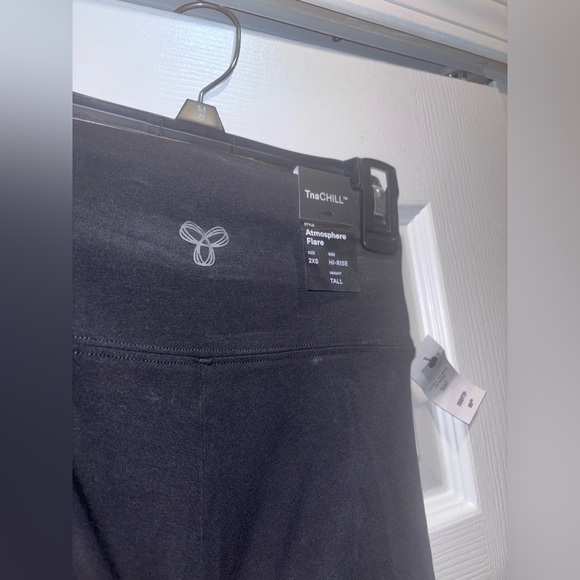 TNA CHILL Flare Leggings - Picture 9 of 11